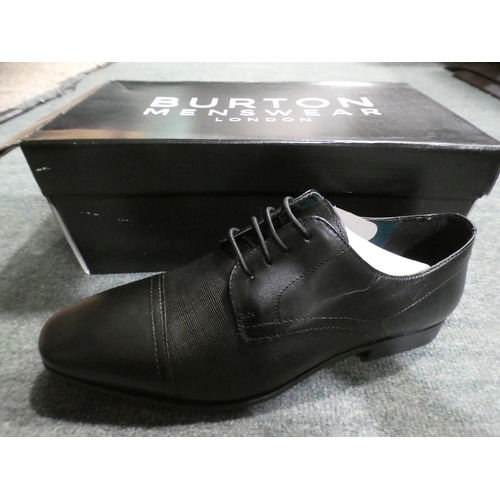 3367 - 2 Pairs of men's black Burton Banks shoes, sizes:- 1 x 7, 1 x 9 * This lot is subject to VAT