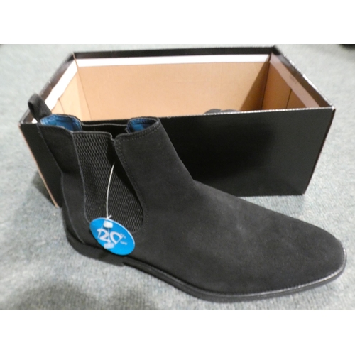 3369 - 3 Pairs of men's brown Burton Carpenter boots, sizes:- 1 x 10, 1 x 11 * This lot is subject to VAT