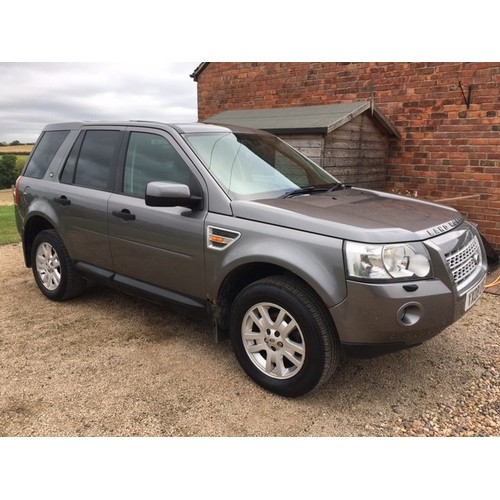 2409 - Land Rover Freelander metallic silver-grey 2 SE TD4. 157,000 miles. Service history, satnav, twin su... 