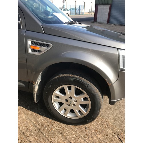 2409 - Land Rover Freelander metallic silver-grey 2 SE TD4. 157,000 miles. Service history, satnav, twin su... 