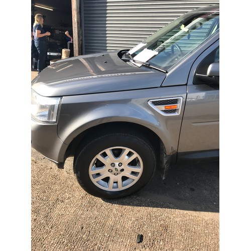 2409 - Land Rover Freelander metallic silver-grey 2 SE TD4. 157,000 miles. Service history, satnav, twin su... 