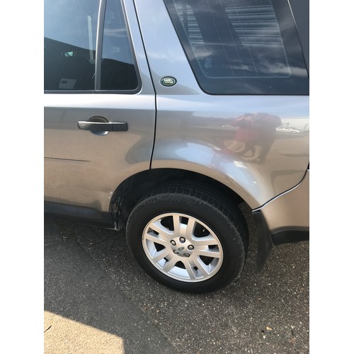 2409 - Land Rover Freelander metallic silver-grey 2 SE TD4. 157,000 miles. Service history, satnav, twin su... 