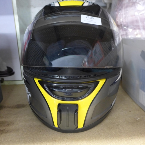 2997 - Takachi motorbike crash helmet size SX with dust bag