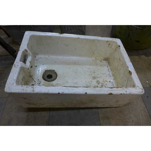 322 - A Belfast white ceramic sink, a/f