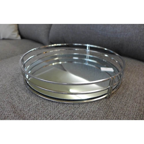 1314 - A round silver mirrored cocktail tray, 30cms (CH612808)   #