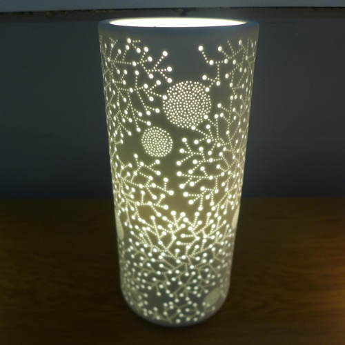 1326 - A cylindrical porcelain table lamp with lattice abstract sparkles, H 28 cms (LP03615)   #