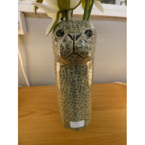 1334 - A seal flower vase with white floral arrangement  (16L25)   #