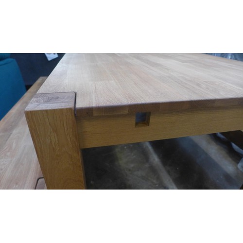 1528 - A Hongfa oiled oak dining table 160cm and a pair of Hongfa benches, 145cms - leaves may need attenti... 