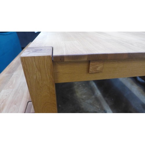 1528 - A Hongfa oiled oak dining table 160cm and a pair of Hongfa benches, 145cms - leaves may need attenti... 