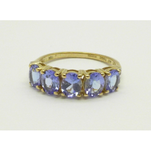 1002 - A 9ct gold, tanzanite and diamond ring, 2.0g, L