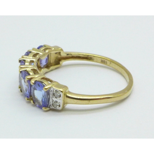 1002 - A 9ct gold, tanzanite and diamond ring, 2.0g, L