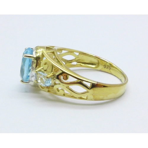 1013 - A silver gilt, sky blue topaz trilogy ring, 4.2g, Q