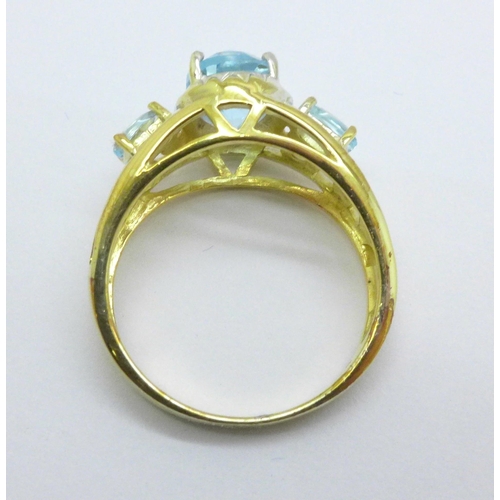 1013 - A silver gilt, sky blue topaz trilogy ring, 4.2g, Q