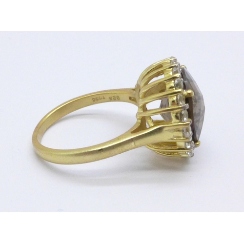 1021 - A silver gilt, olive quartz and white topaz ring with certificate, 4.9g, N