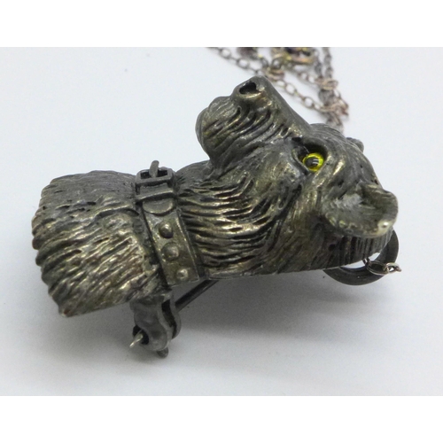 1024 - A sterling silver dog's head brooch/pendant with silver chain