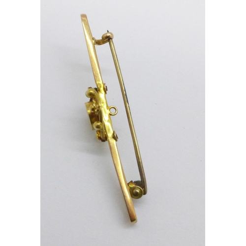 1029 - A 9ct gold and diamond bar brooch, with original fitted box, 2.0g