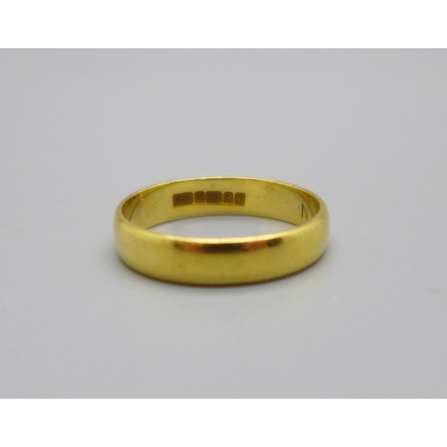 1036 - A 22ct gold wedding band, 3.5g, N