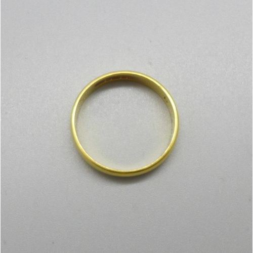 1036 - A 22ct gold wedding band, 3.5g, N