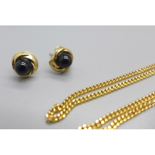 1043 - A 9ct gold fine curb chain, 4.2g and a pair of 9ct gold earrings