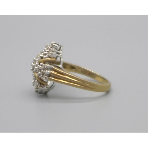 1071 - A 9ct gold and diamond cluster ring, 3.3g, M