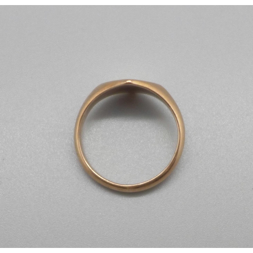 1073 - A 9ct rose gold ring, with engraved initials, 4.2g, O