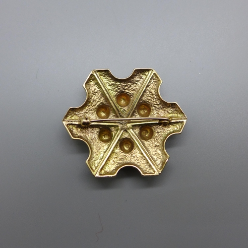 1074 - A 9ct gold brooch, stamped Kite on reverse, 14.6g