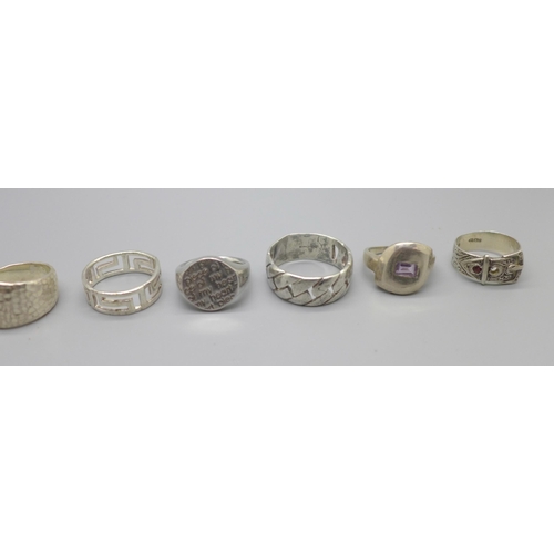 1076 - Ten assorted silver rings, 67g