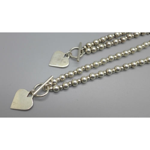 1078 - A silver bracelet and a silver necklace, 41g