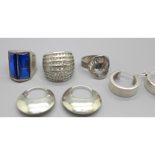 1083 - Three silver rings and two pairs of silver earrings, 42.5g