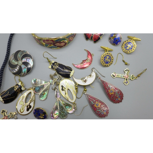 1086 - A collection of Cloisonné and abalone jewellery