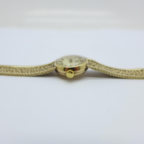 1109 - A lady's 9ct gold Omega wristwatch, 18.3g with movement