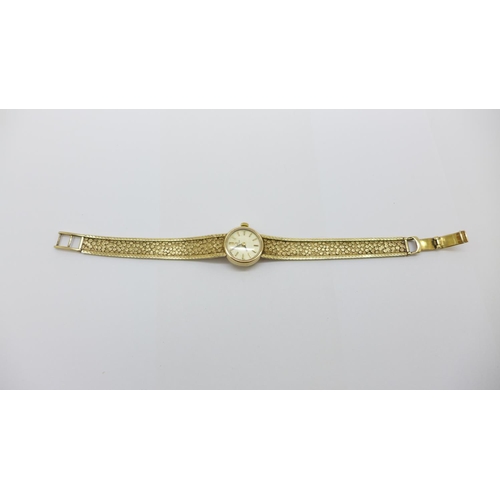 1109 - A lady's 9ct gold Omega wristwatch, 18.3g with movement