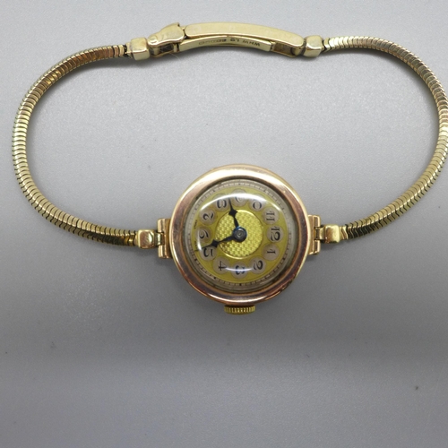 1130 - A lady's 9ct gold Buren wristwatch on a 9ct gold bracelet strap, London 1923, total weight with move... 