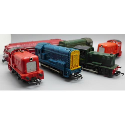 615 - Seven OO gauge locomotives, Tri-ang, Hornby, Jonef