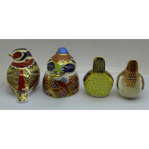 650 - Four Royal Crown Derby Bird Paperweights - Collectors Guild Exclusives of a 'Chaffinch Nesting', a ‘... 