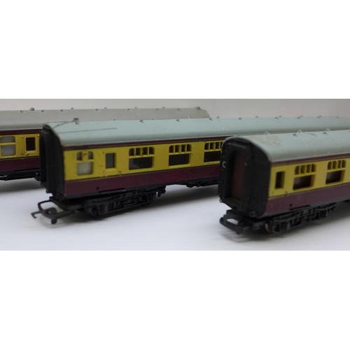 659 - Four Mainline model railway carriages