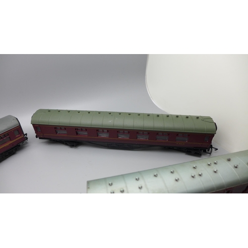 666 - Four Mainline model railway carriages