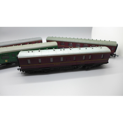 666 - Four Mainline model railway carriages