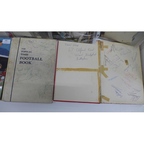 692 - Approximately 190 football autographs from early 1960's including Nottingham Forest (48), Liverpool ... 