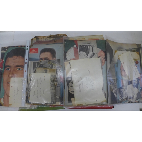 692 - Approximately 190 football autographs from early 1960's including Nottingham Forest (48), Liverpool ... 