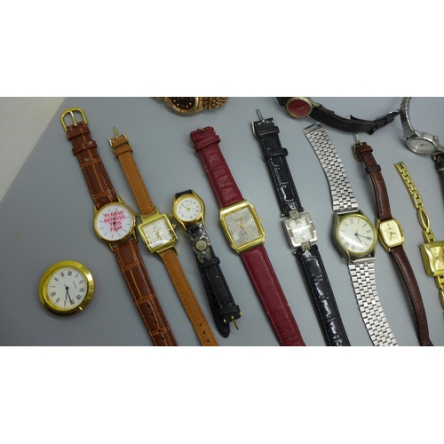 739 - A collection of wristwatches