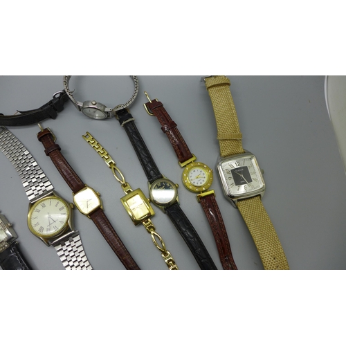 739 - A collection of wristwatches