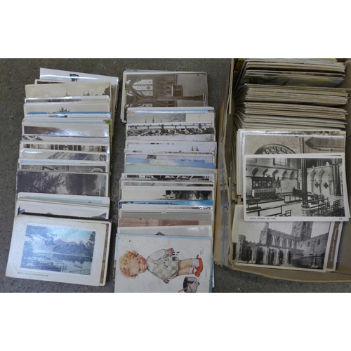 763 - A collection of approximately 500 early 20th Century and later postcards