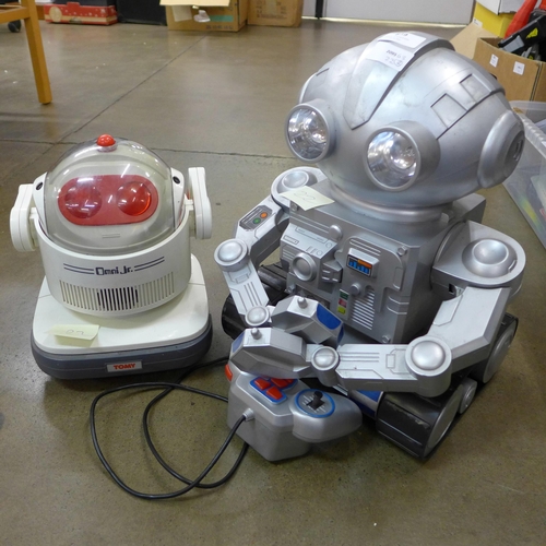 813 - Two robots; a Tomy Omni Jr. and remote control Simba