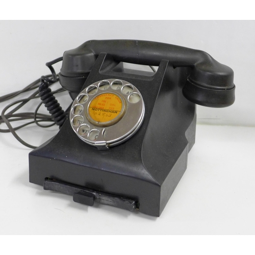 830 - A vintage Bakelite telephone