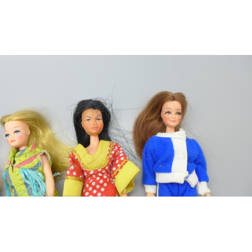 855 - Five Pippa dolls including rare Jasmine and Emma