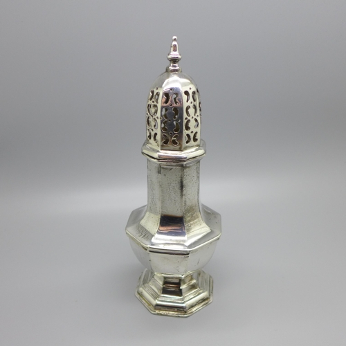 856 - A silver sugar castor, London 1910, 136g