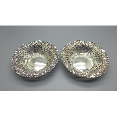 868 - A pair of embossed and pierced silver dishes, Chester 1900, 68g, 118mm diameter