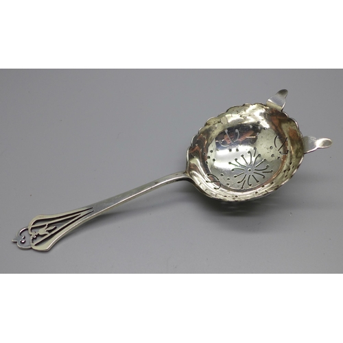 869 - A silver tea strainer, 47g