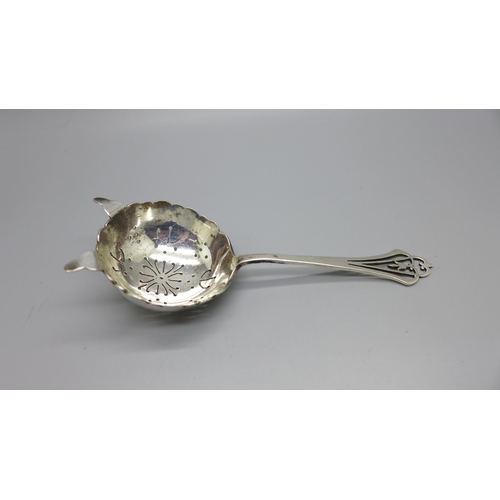 869 - A silver tea strainer, 47g